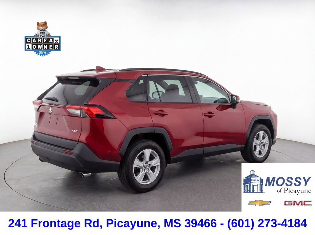 Used 2021 Toyota RAV4 XLE w/ Convenience Package image 4