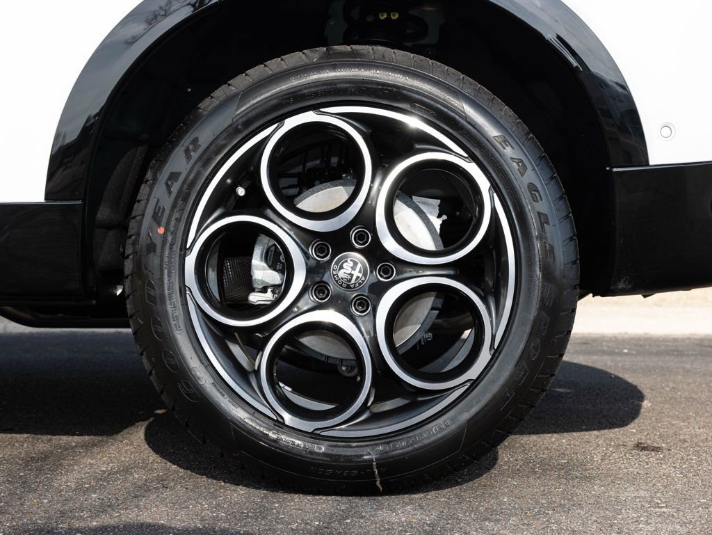 New 2026 Alfa Romeo Tonale w/ Black Premium Package image 67
