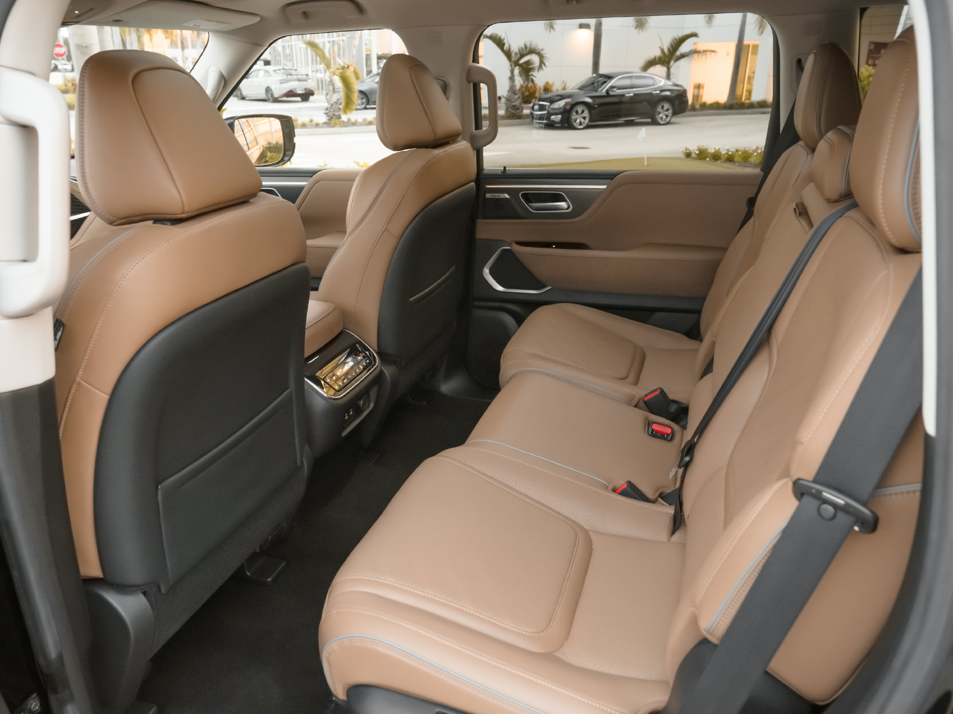 Used 2025 INFINITI QX80 Luxe RWD image 32