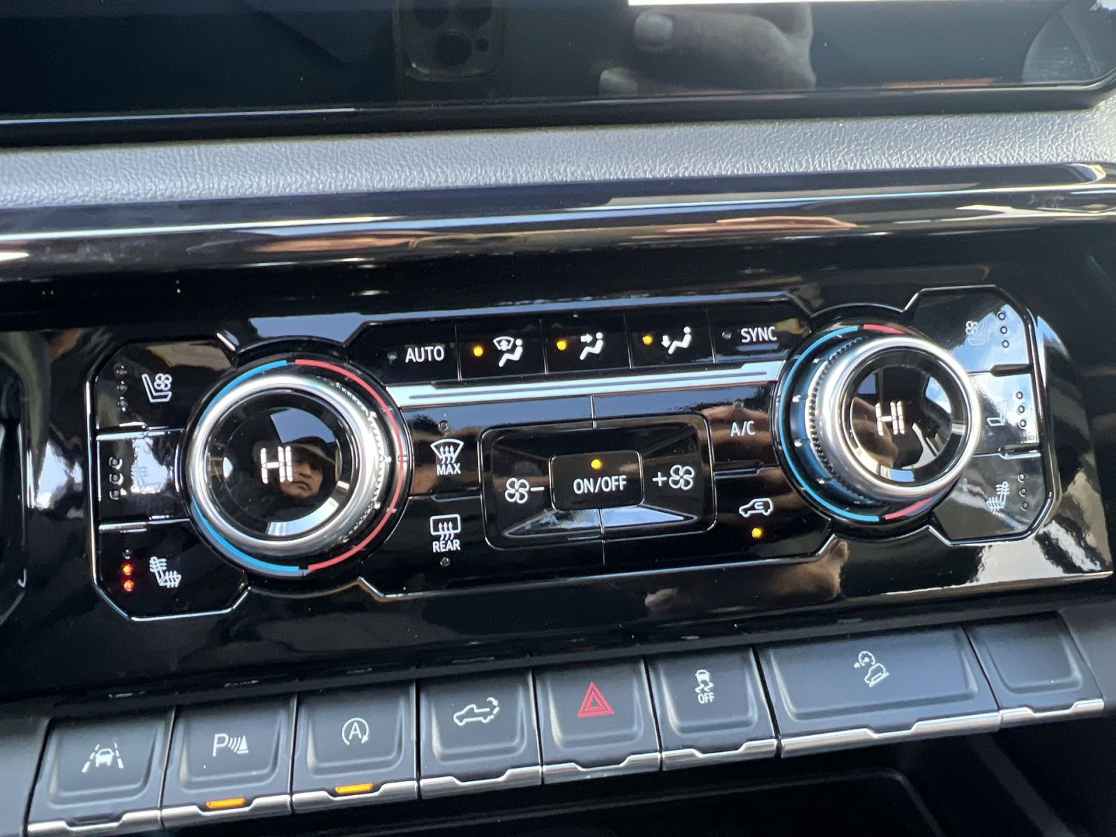 Used 2024 GMC Sierra 1500 AT4 w/ Technology Package image 21