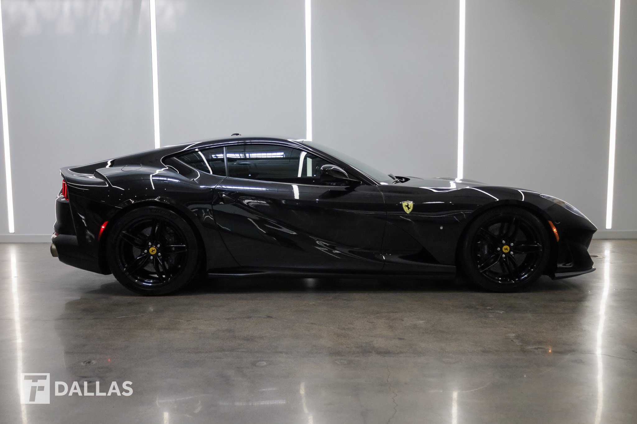 Used 2018 Ferrari 812 Superfast RWD image 13