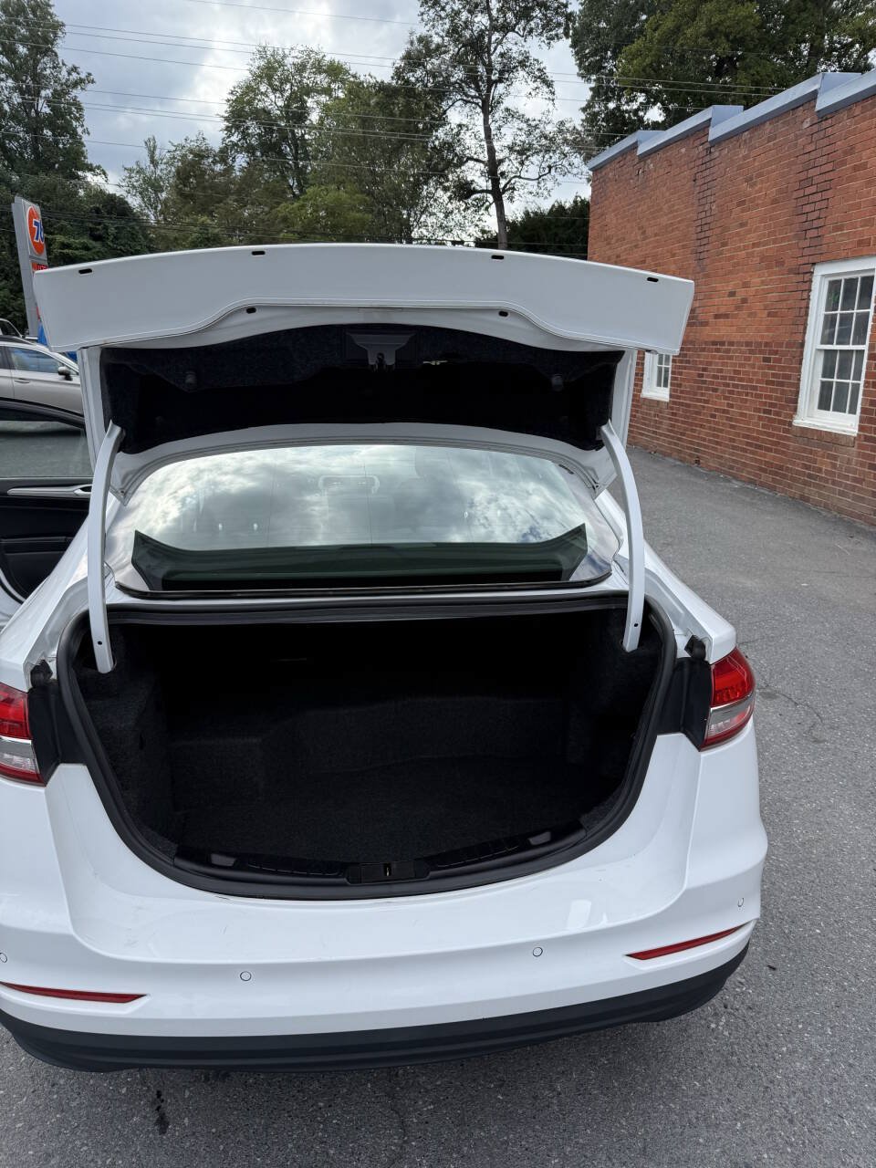 Used 2019 Ford Fusion SE FWD image 11