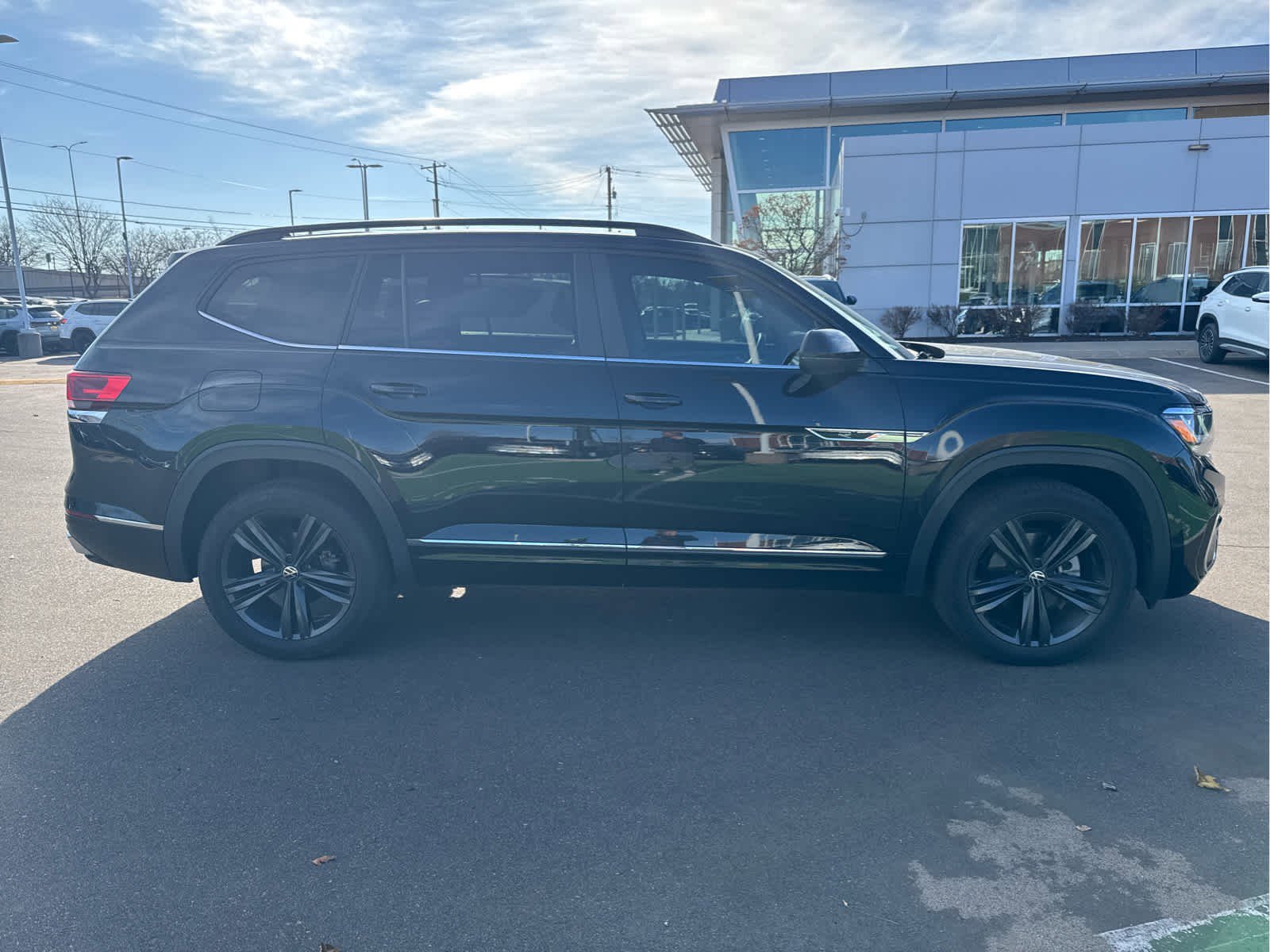 Used 2021 Volkswagen Atlas SE w/ Panoramic Sunroof Package image 3