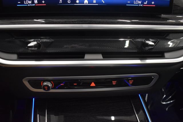 Used 2026 BMW X7 xDrive40i w/ M Sport Package AWD/4WD image 29