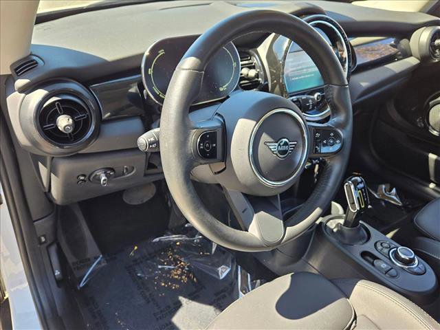 Used 2024 MINI Cooper SE image 5