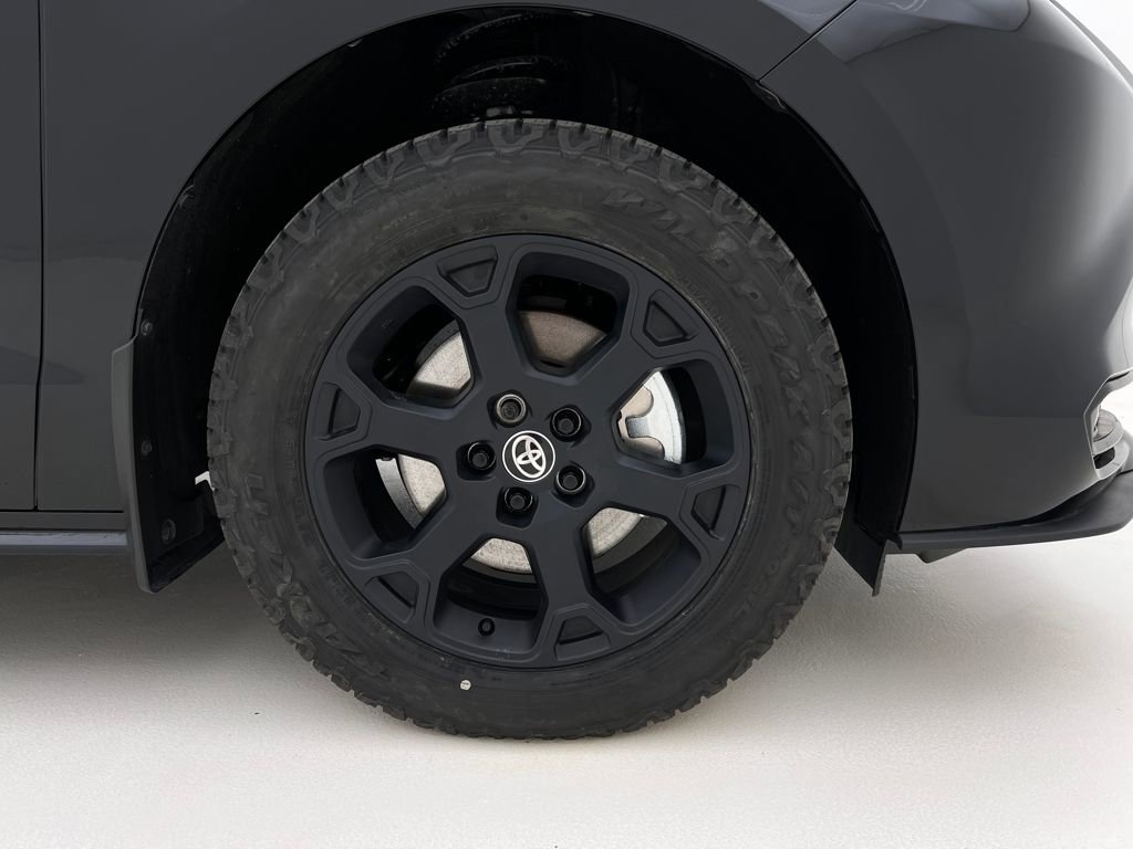 Used 2025 Toyota Sienna XLE Woodland Edition image 35