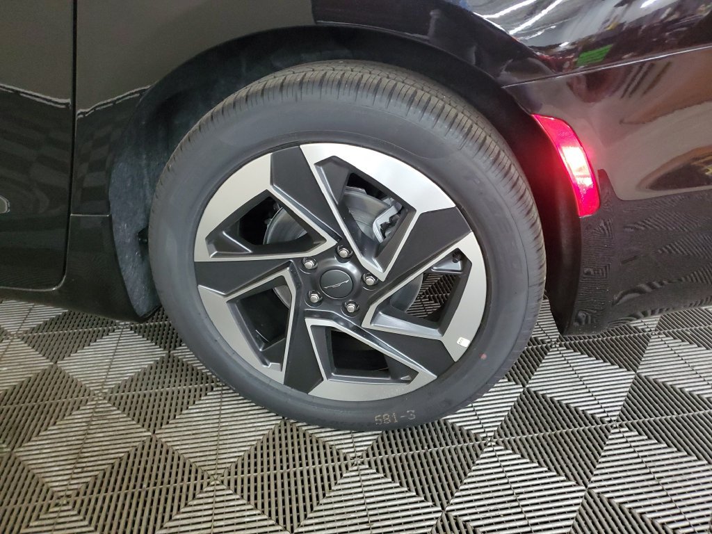New 2027 Chrysler Pacifica Limited FWD image 30