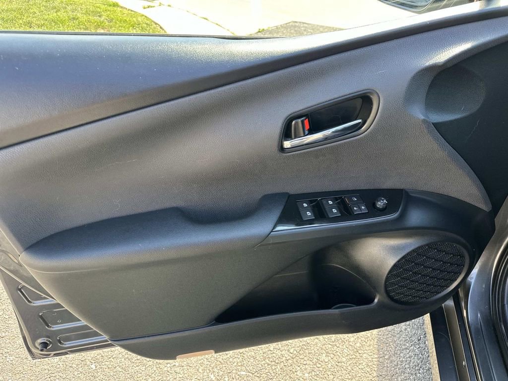 Used 2016 Toyota Prius Four w/ Advanced Technology Package FWD image 18
