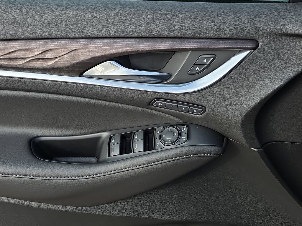 Used 2023 Buick Enclave Avenir w/ Avenir Technology Package image 32