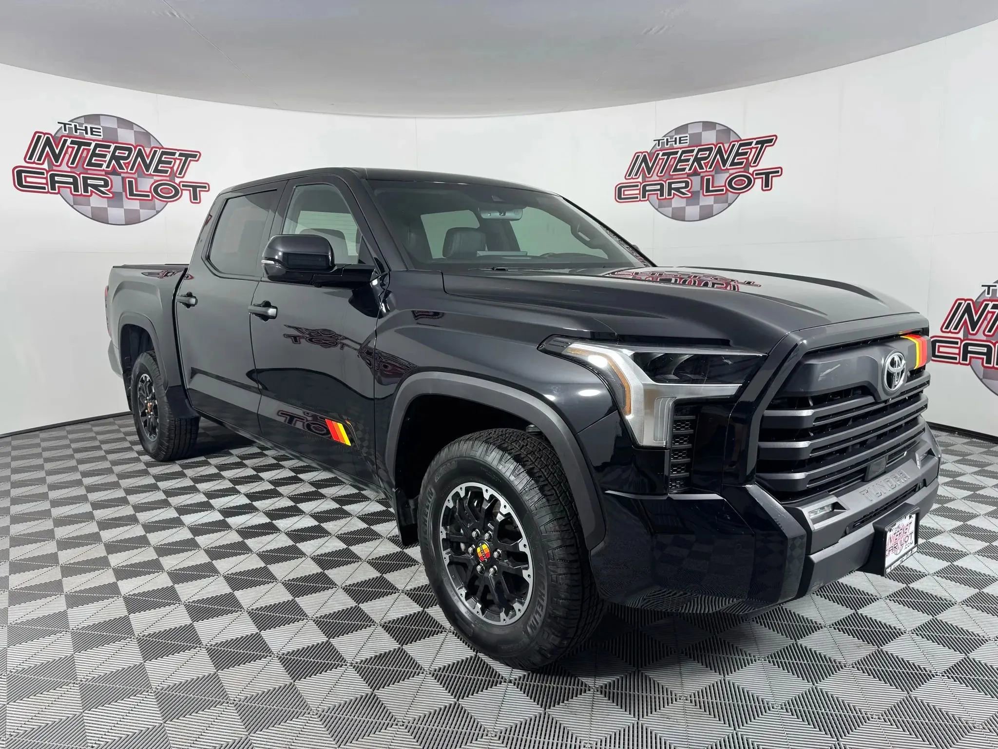 Used 2025 Toyota Tundra Platinum image 9