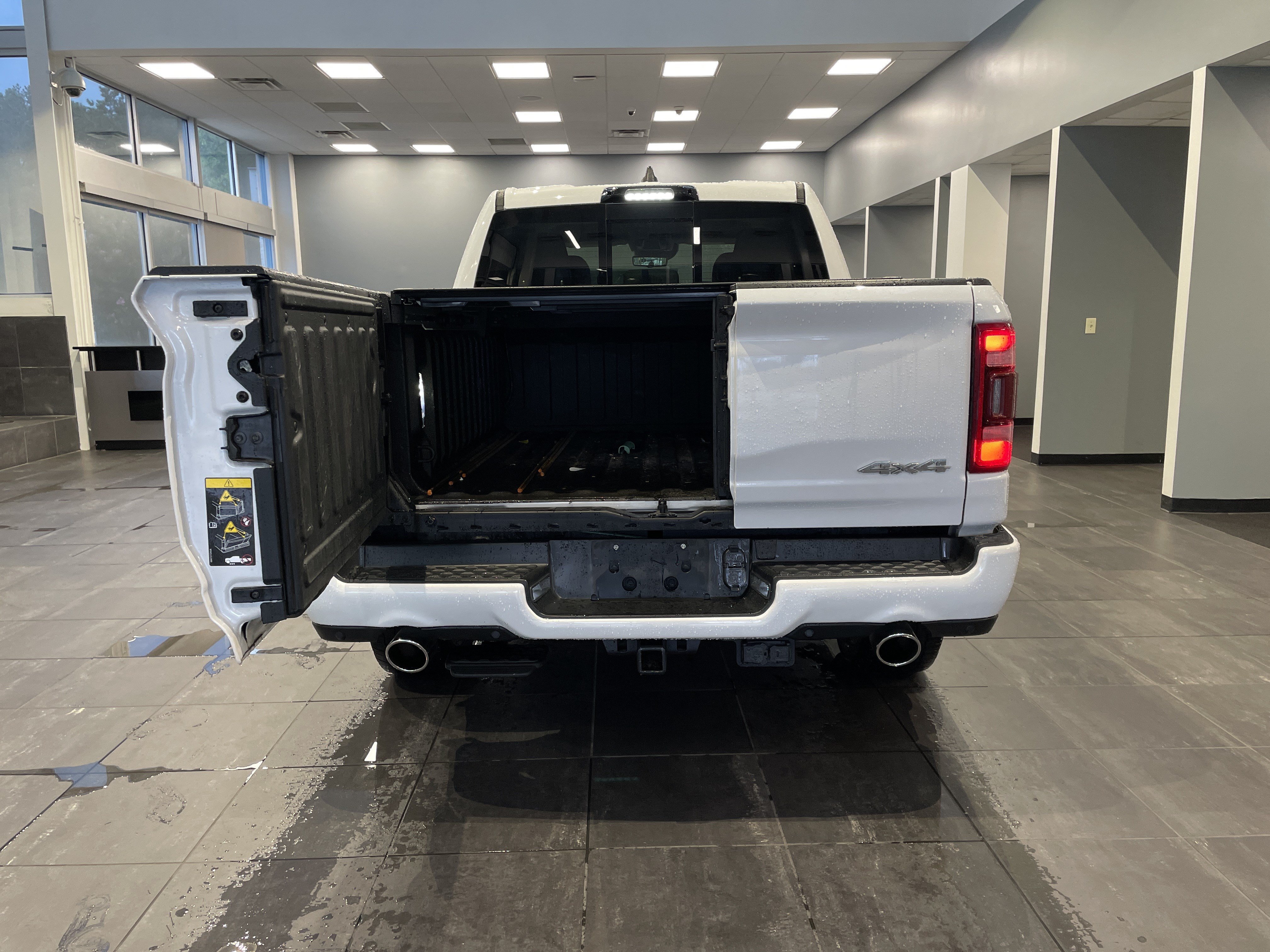Used 2024 RAM 1500 Limited AWD/4WD image 37
