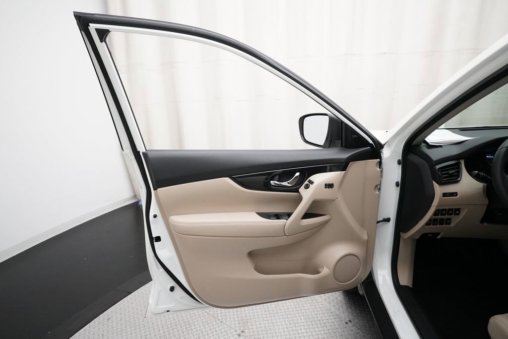 Used 2020 Nissan Rogue SL image 27