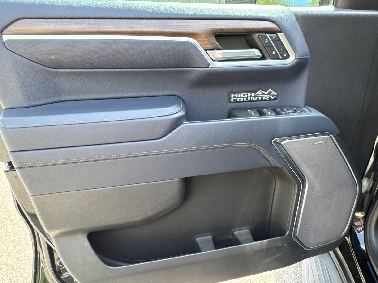 Used 2022 Chevrolet Silverado 1500 High Country w/ High Country Premium Package image 12