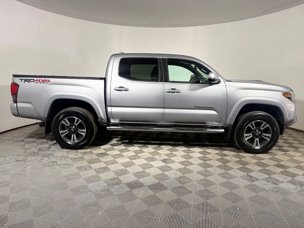 Used 2019 Toyota Tacoma TRD Sport w/ Technology Package AWD/4WD image 8
