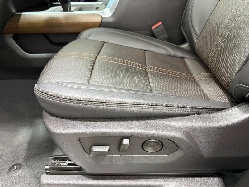Used 2025 Chevrolet Silverado 1500 High Country w/ Midnight Edition image 21