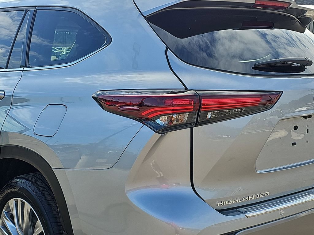 Used 2024 Toyota Highlander Platinum image 39