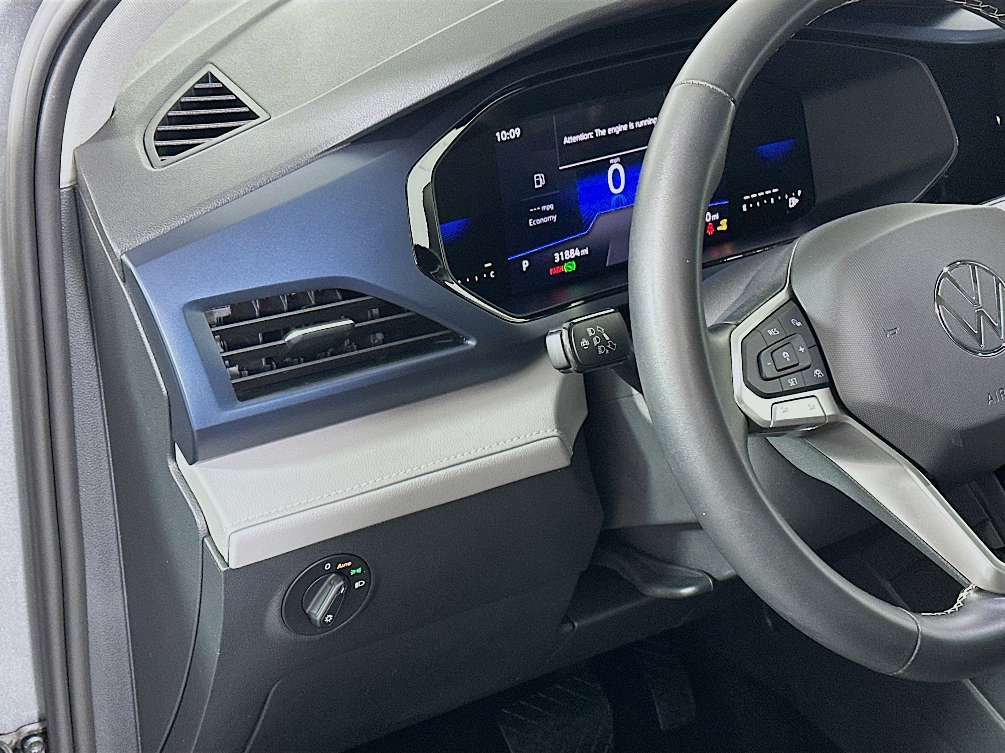 Used 2024 Volkswagen Taos SE image 17