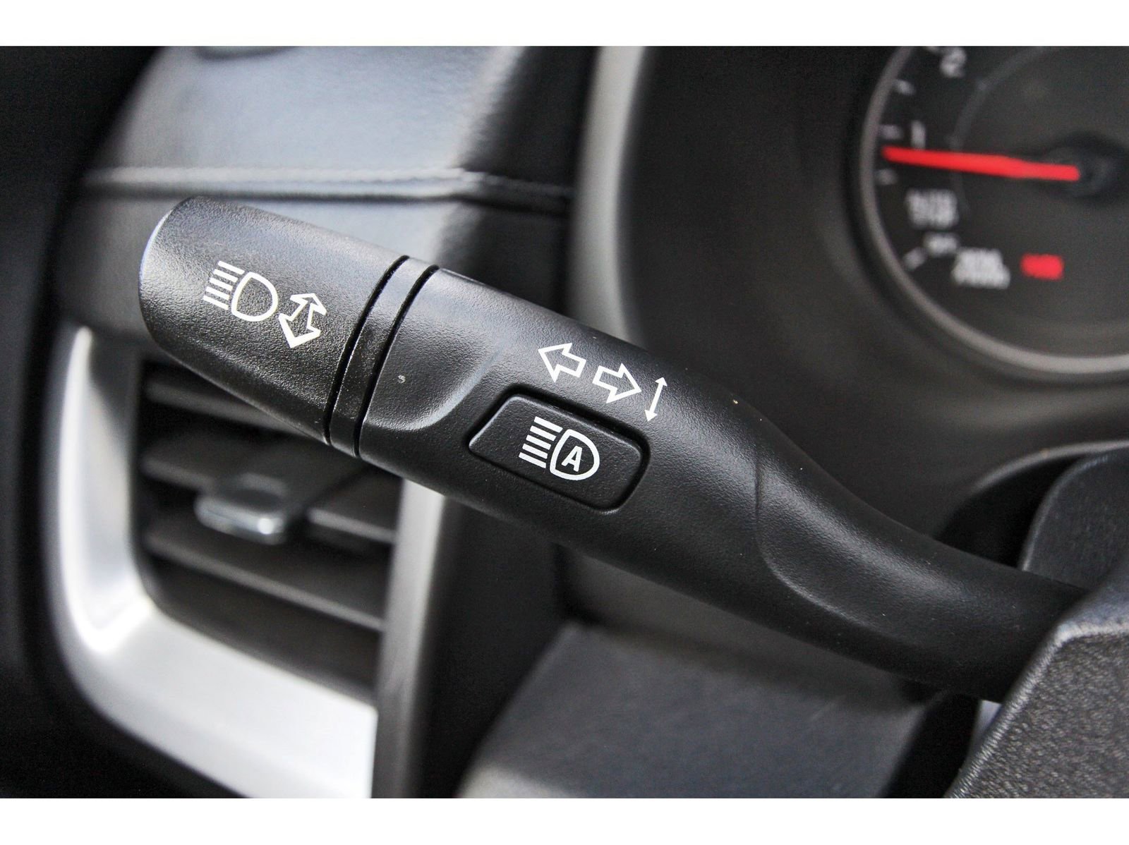 Used 2022 GMC Terrain SLE w/ Driver Convenience Package image 17