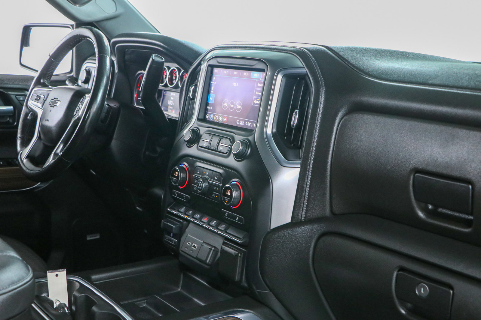 Used 2020 Chevrolet Silverado 1500 LT Trail Boss AWD/4WD image 27