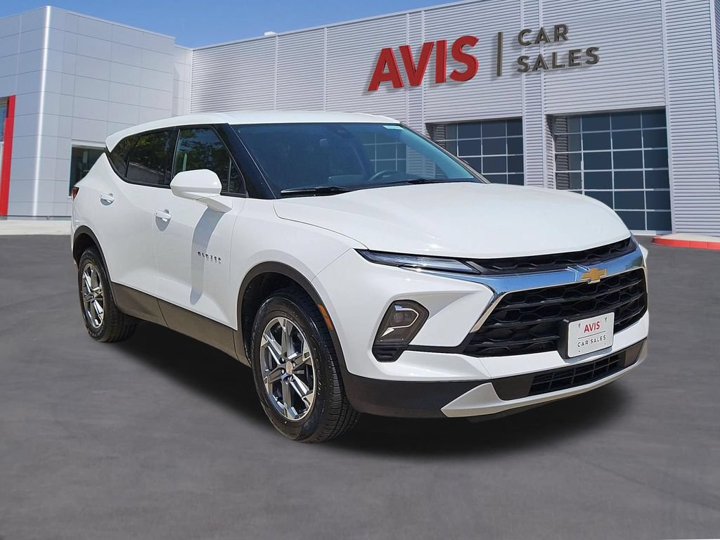 Used 2025 Chevrolet Blazer LT AWD/4WD image 3