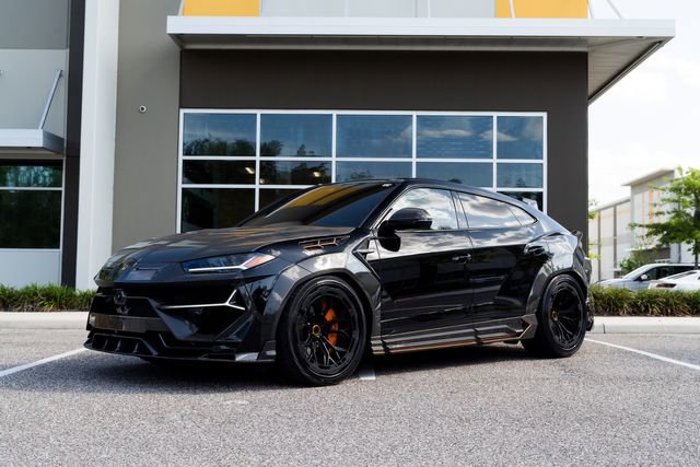 Used 2022 Lamborghini Urus AWD/4WD image 7