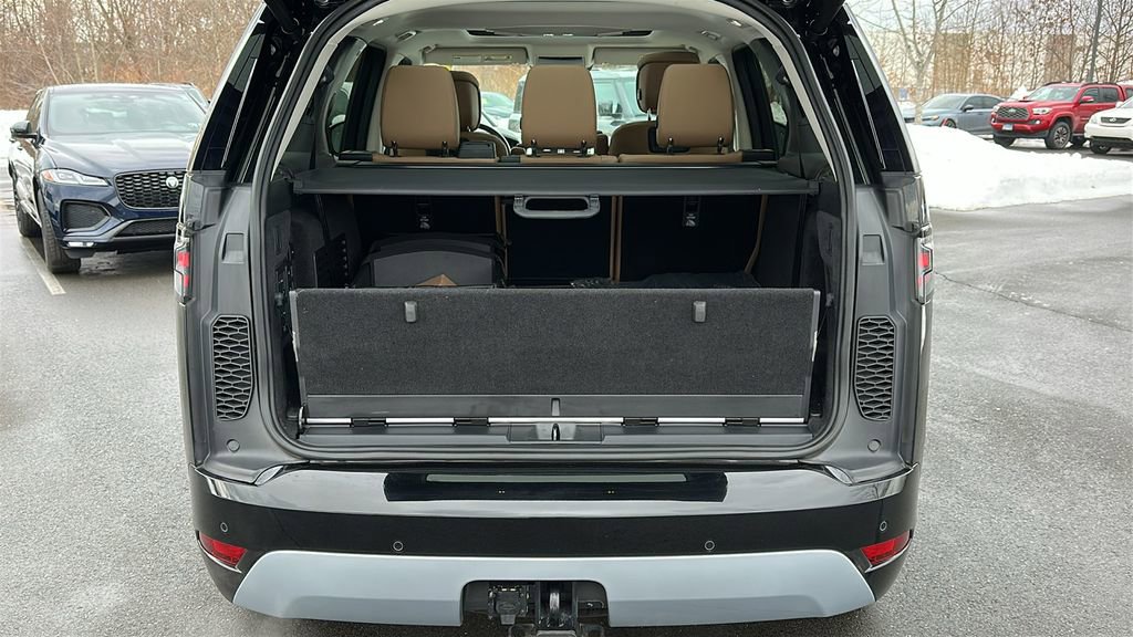 Certified 2025 Land Rover Discovery Metropolitan Edition image 27