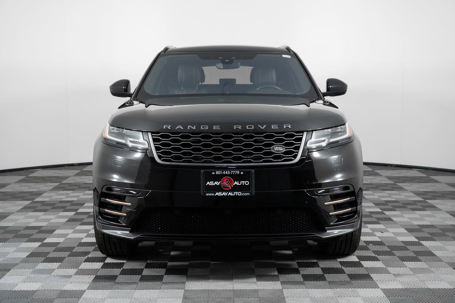 Used 2018 Land Rover Range Rover Velar R-Dynamic SE image 11