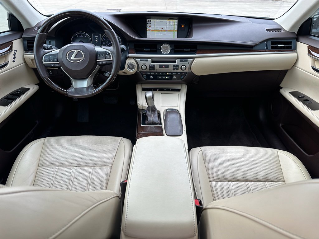 Used 2018 Lexus ES 350 w/ Luxury Package w/Wood Trim image 15