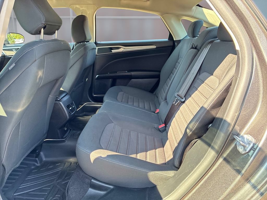 Used 2020 Ford Fusion SE FWD image 23