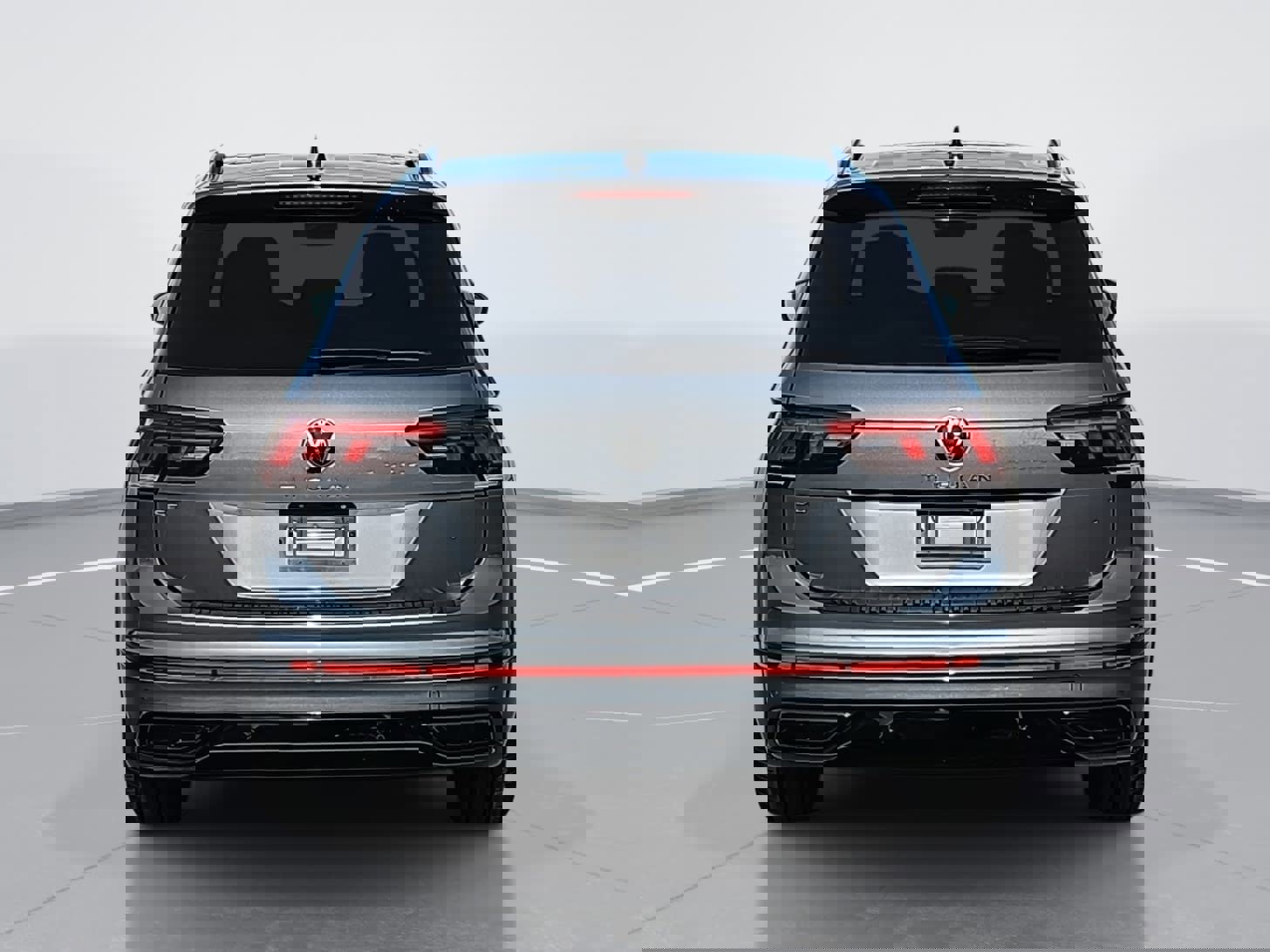 Used 2024 Volkswagen Tiguan SE R-Line image 4