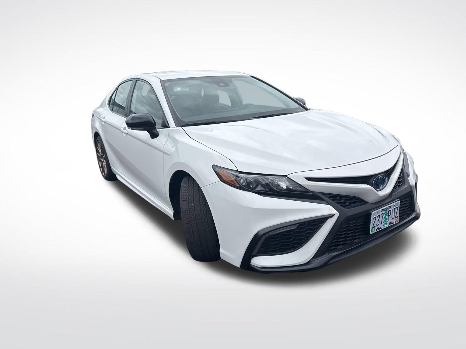 Used 2024 Toyota Camry SE FWD image 3