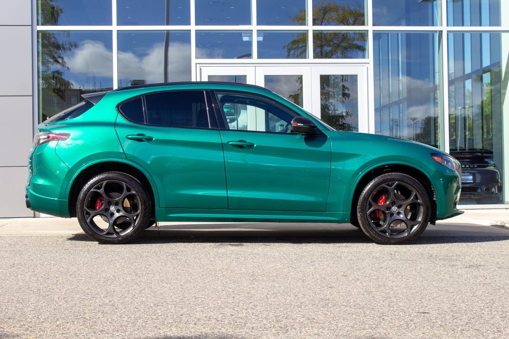 Used 2025 Alfa Romeo Stelvio Tributo Italiano w/ Active Assist Plus Package AWD/4WD image 4