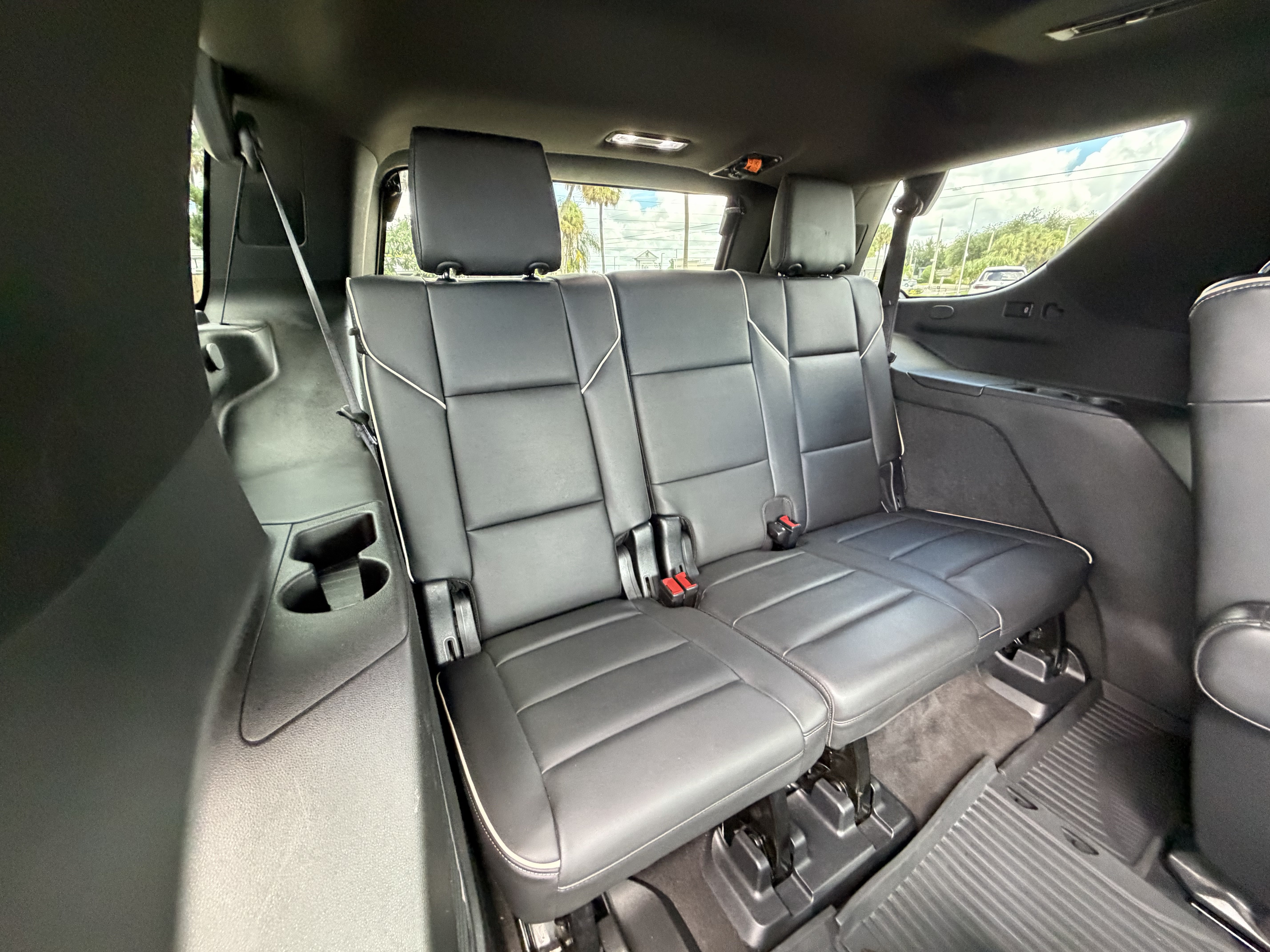 Used 2022 Cadillac Escalade Premium Luxury w/ LPO, Floor Liner Package AWD/4WD image 18