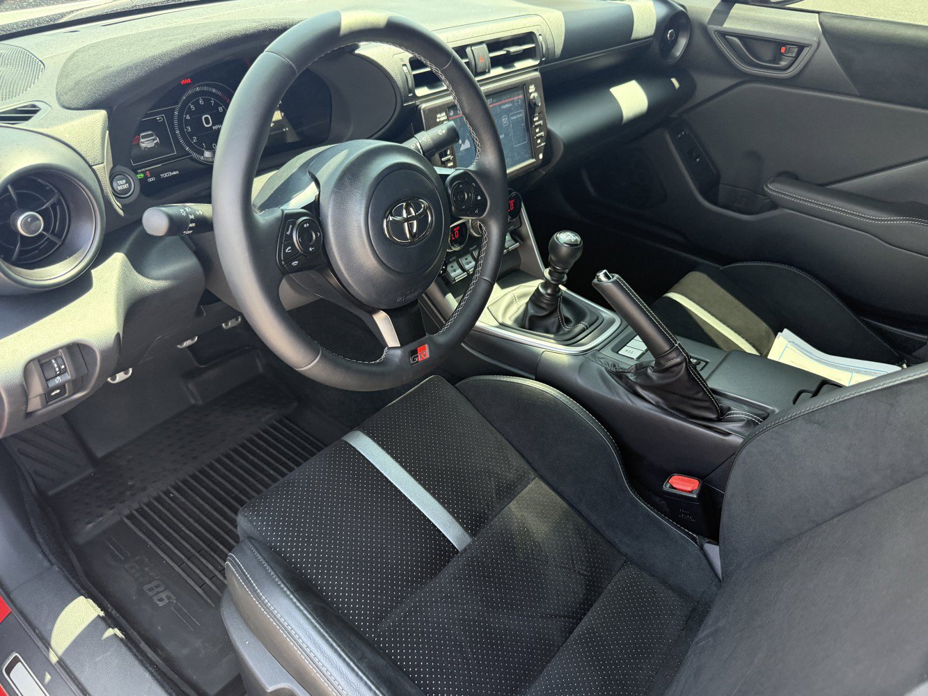Used 2025 Toyota GR86 Premium w/ ALL Weather Mat Package (TMS) RWD image 10