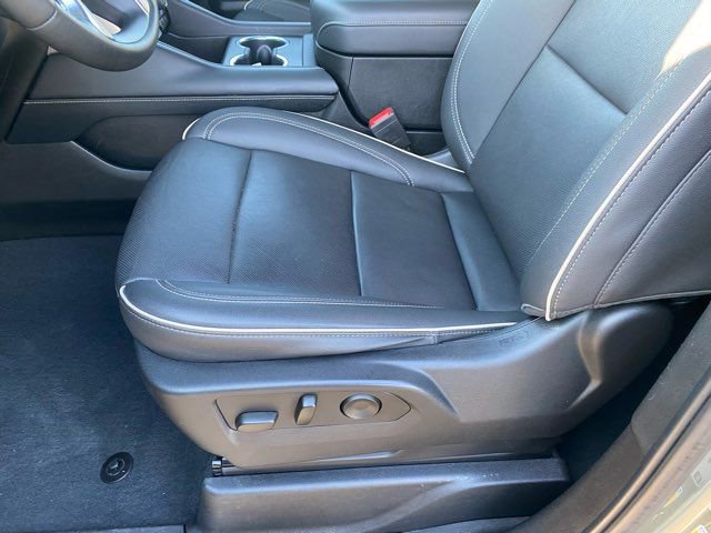 Used 2023 Chevrolet Suburban Premier image 12