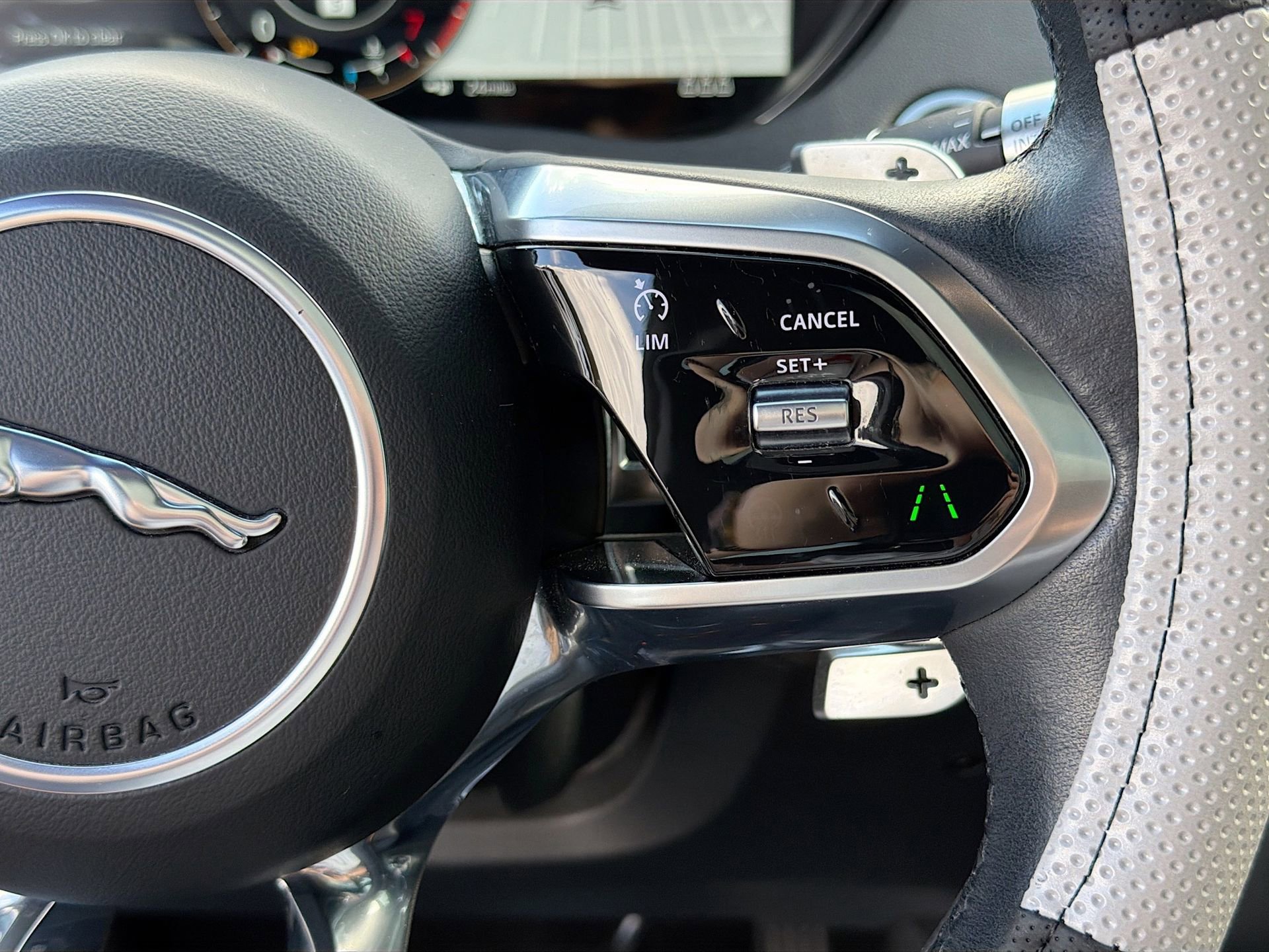 Used 2022 Jaguar E-PACE SE image 36