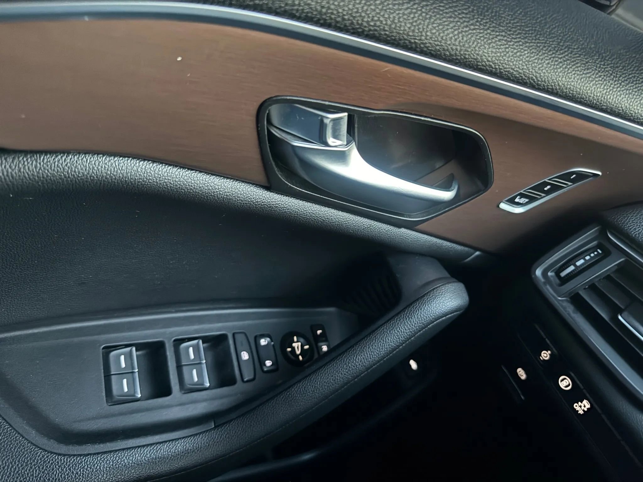 Used 2021 Acura TLX SH-AWD image 10