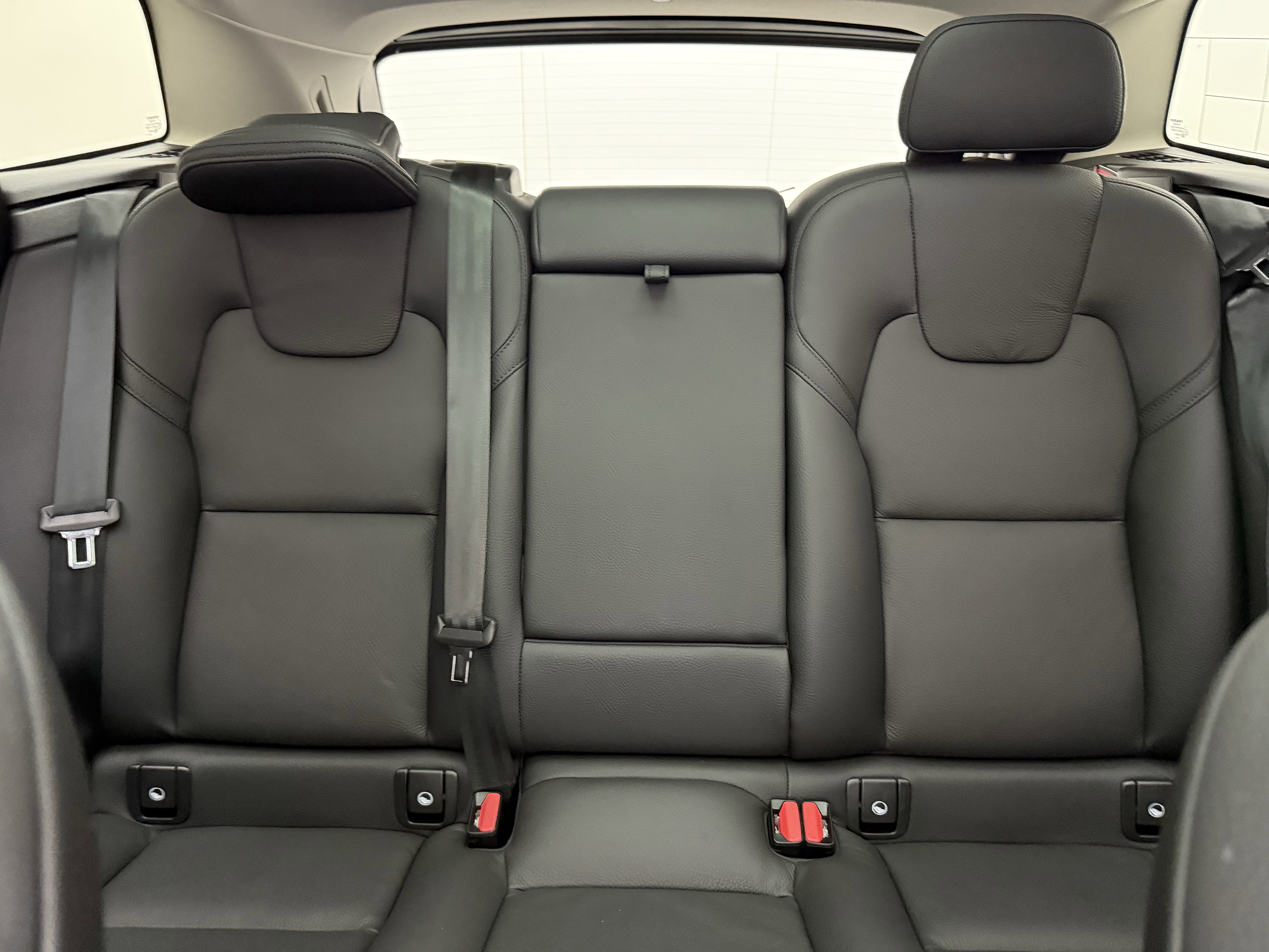 Certified 2025 Volvo XC60 B5 Plus image 27