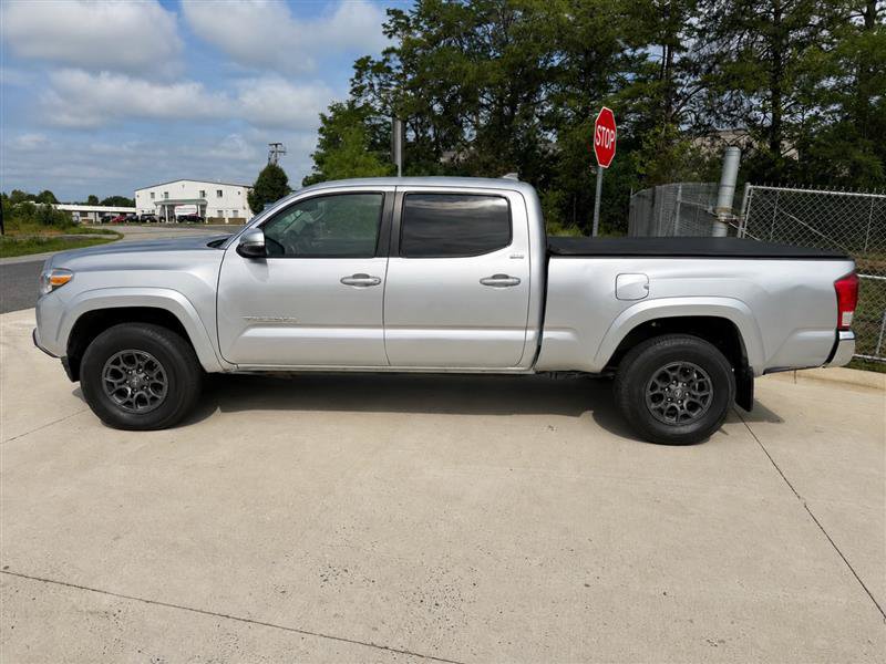 Used 2017 Toyota Tacoma SR5 w/ Tow Package AWD/4WD image 4