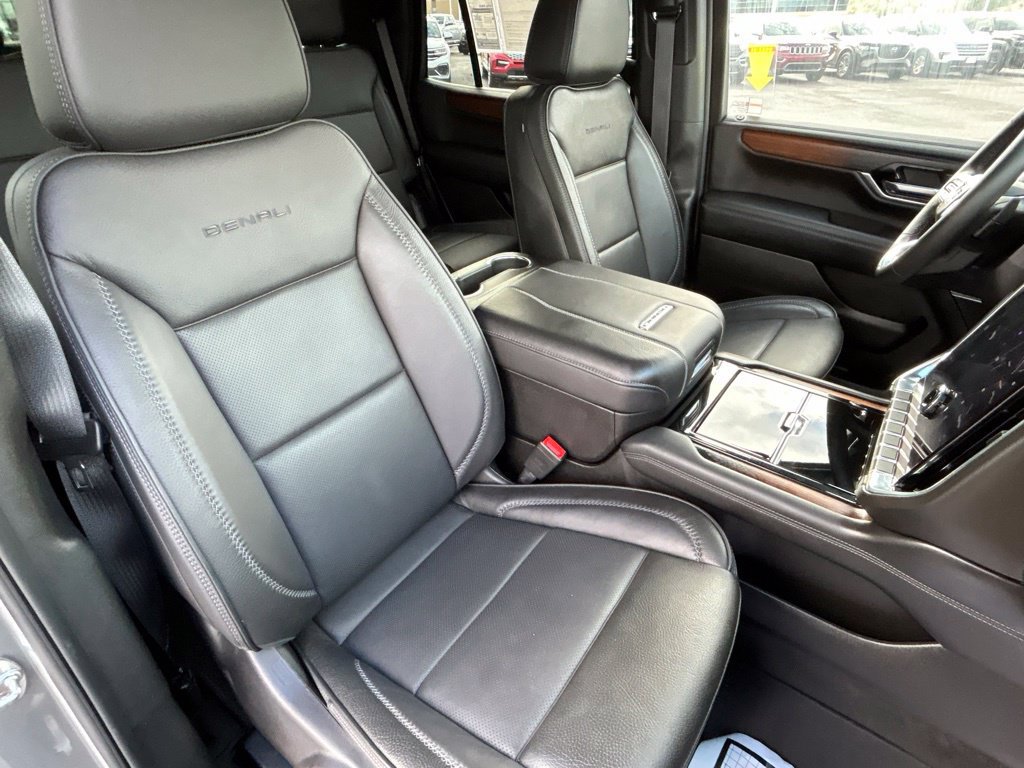 Used 2026 GMC Yukon Denali w/ Sun & Power Step Package AWD/4WD image 46