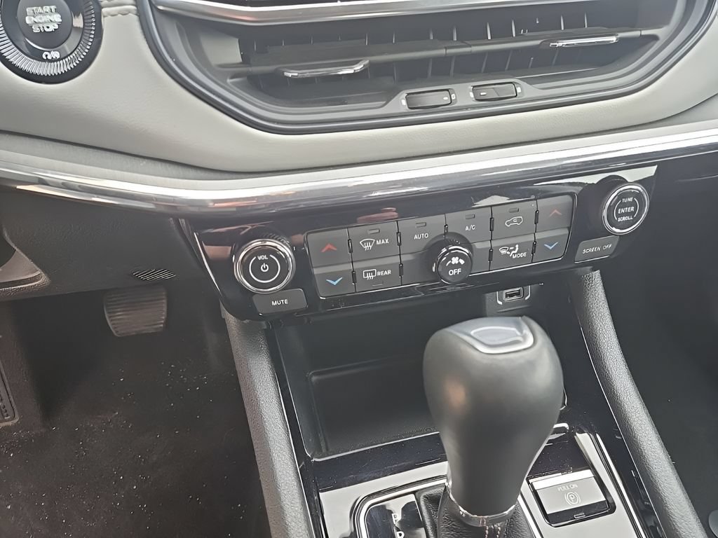 Used 2022 Jeep Compass Limited AWD/4WD image 13
