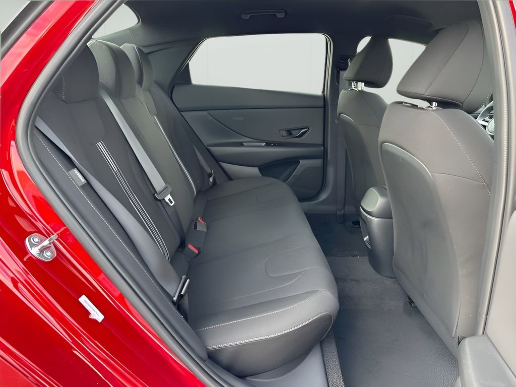 Used 2025 Hyundai Elantra Sport image 24