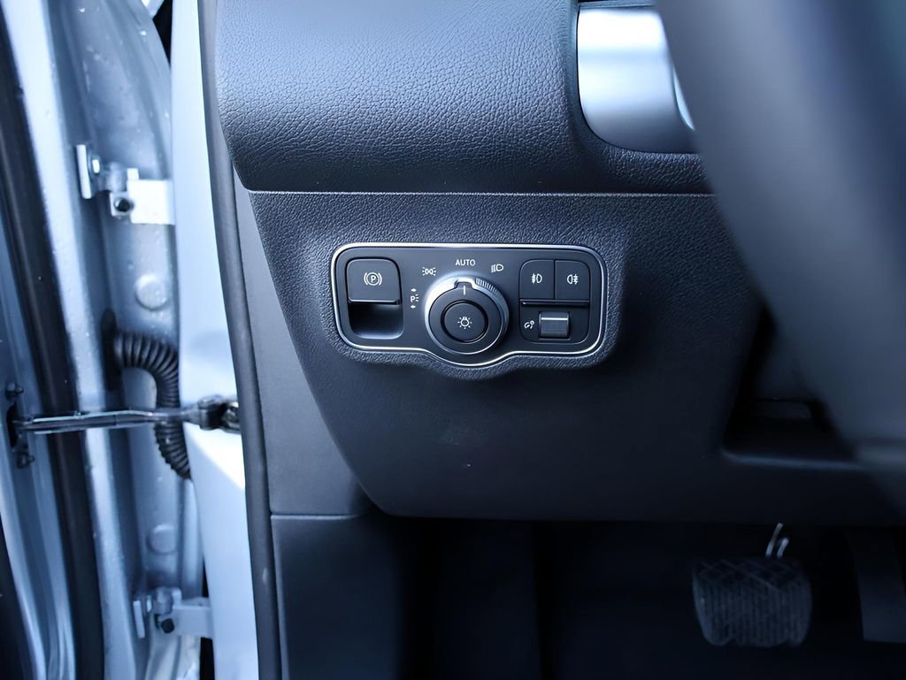 Certified 2025 Mercedes-Benz GLB 250 4MATIC image 36