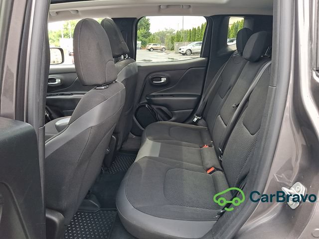 Used 2019 Jeep Renegade Altitude w/ UConnect 8.4 Nav Group AWD/4WD image 10