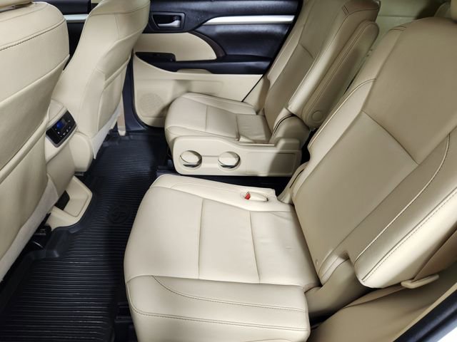 Used 2016 Toyota Highlander XLE AWD/4WD image 31