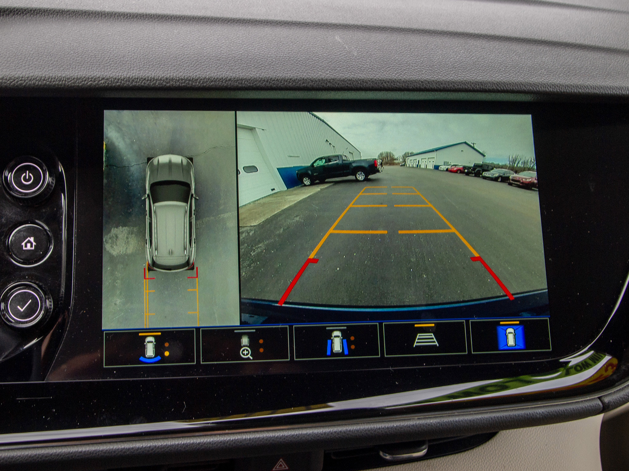 Used 2023 Buick Envision Avenir image 16