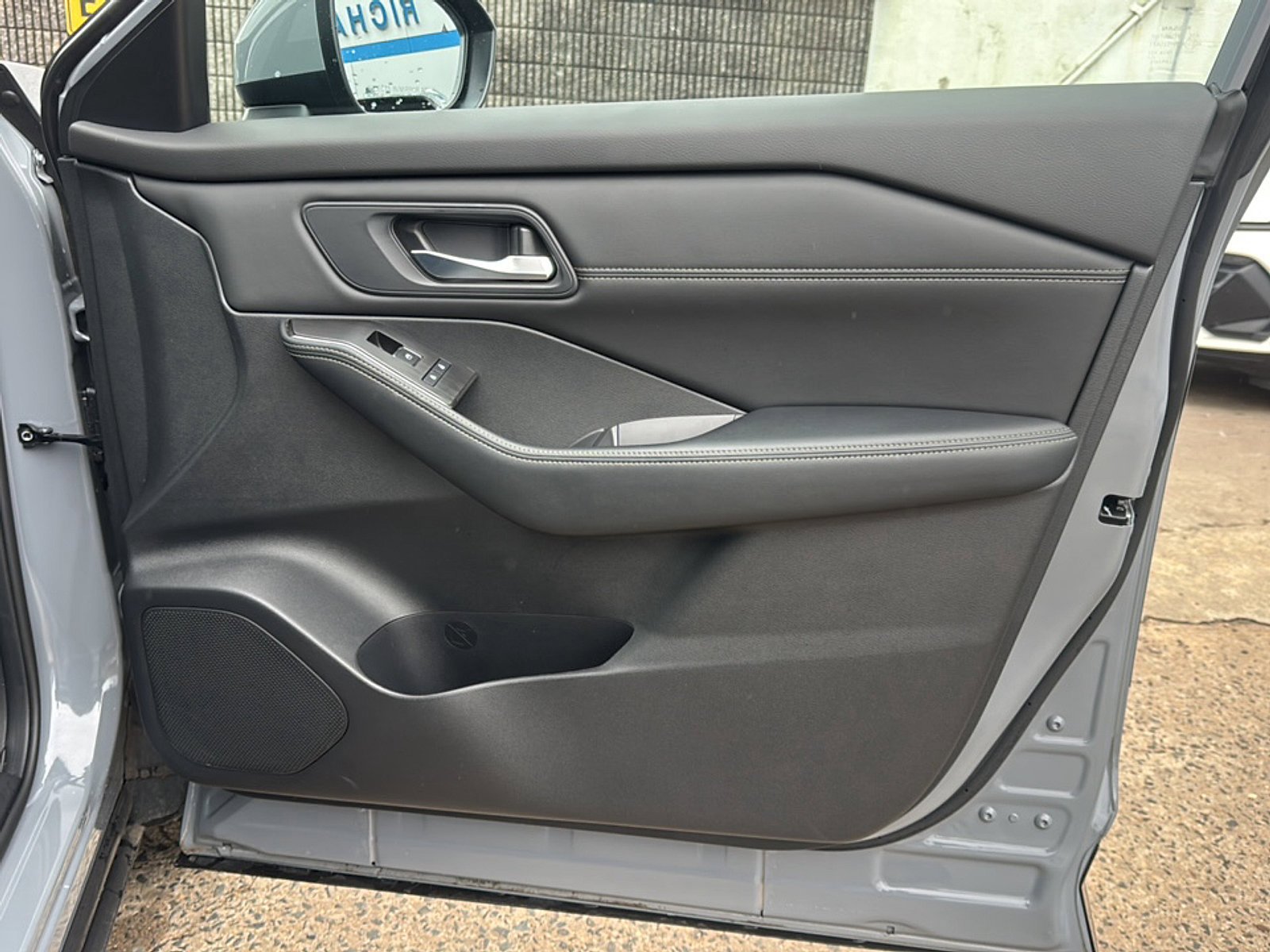 Used 2025 Nissan Rogue SL w/ SL Premium Package AWD/4WD image 18