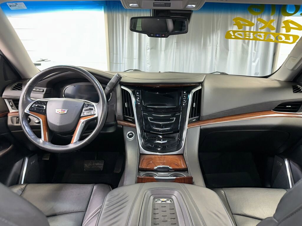 Used 2016 Cadillac Escalade ESV Luxury image 39