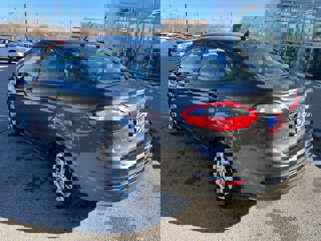 Used 2015 Ford Fiesta SE image 3