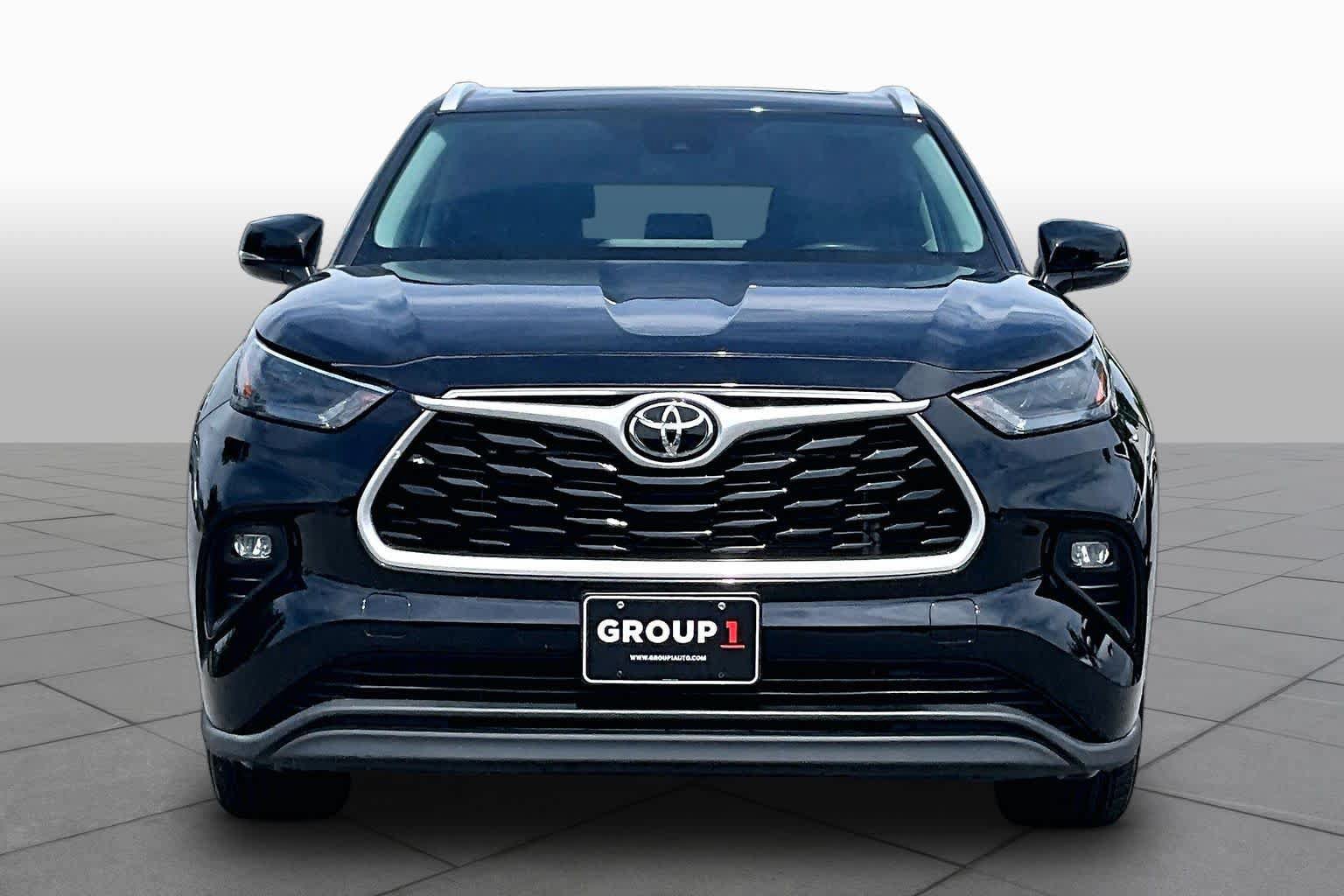 Used 2023 Toyota Highlander XLE AWD/4WD image 4